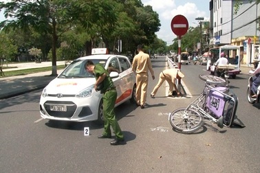 Đã xác định tài xế taxi gây tai nạn giao thông rồi bỏ trốn