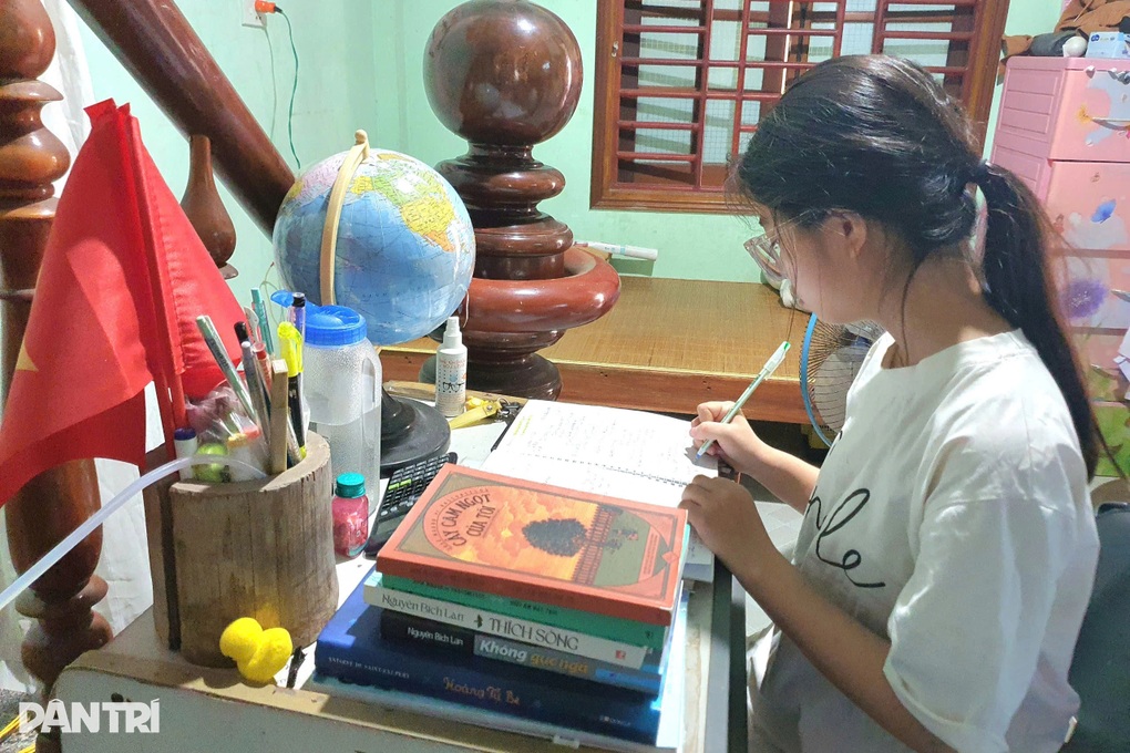 Nữ sinh mồ côi đạt điểm cao khối C00, ước mơ trở thành cô giáo dạy văn - 1