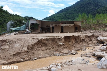 13 cá nhân cứu người trong trận lũ quét kinh hoàng được tặng bằng khen