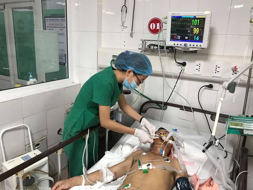 Đoàn công tác Bộ LĐ-TBXH thăm hỏi nạn nhân trong vụ rơi thang tời ở Nghệ An - 4 Đoàn công tác Bộ LĐ-TBXH thăm hỏi nạn nhân trong vụ rơi thang tời ở Nghệ An - 4