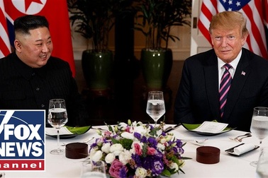 Ông Trump, ông Kim ăn tối cùng nhau tại Hà Nội