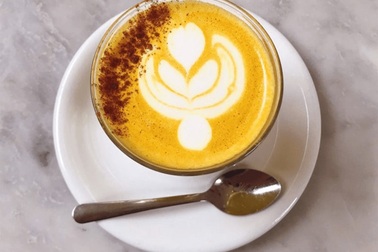 Cách pha latte nghệ tốt cho dạ dày, da đẹp dáng xinh