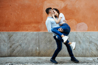 Dân mạng cười rần rần với "tút nịnh vợ" của ông chồng bá đạo