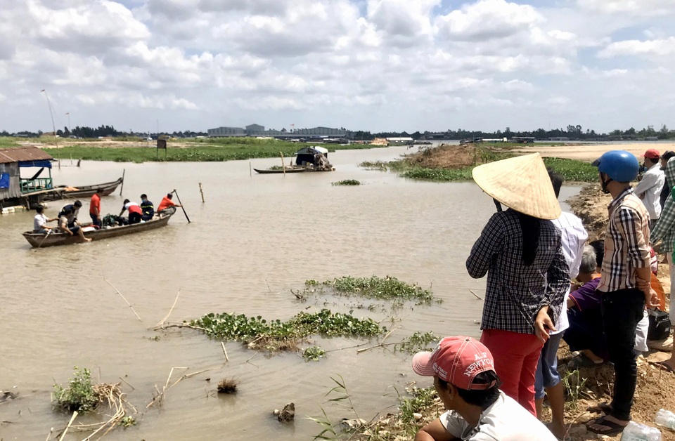 Hai thanh niên tử nạn khi tắm sông - 2 Hai thanh niên tử nạn khi tắm sông - 2