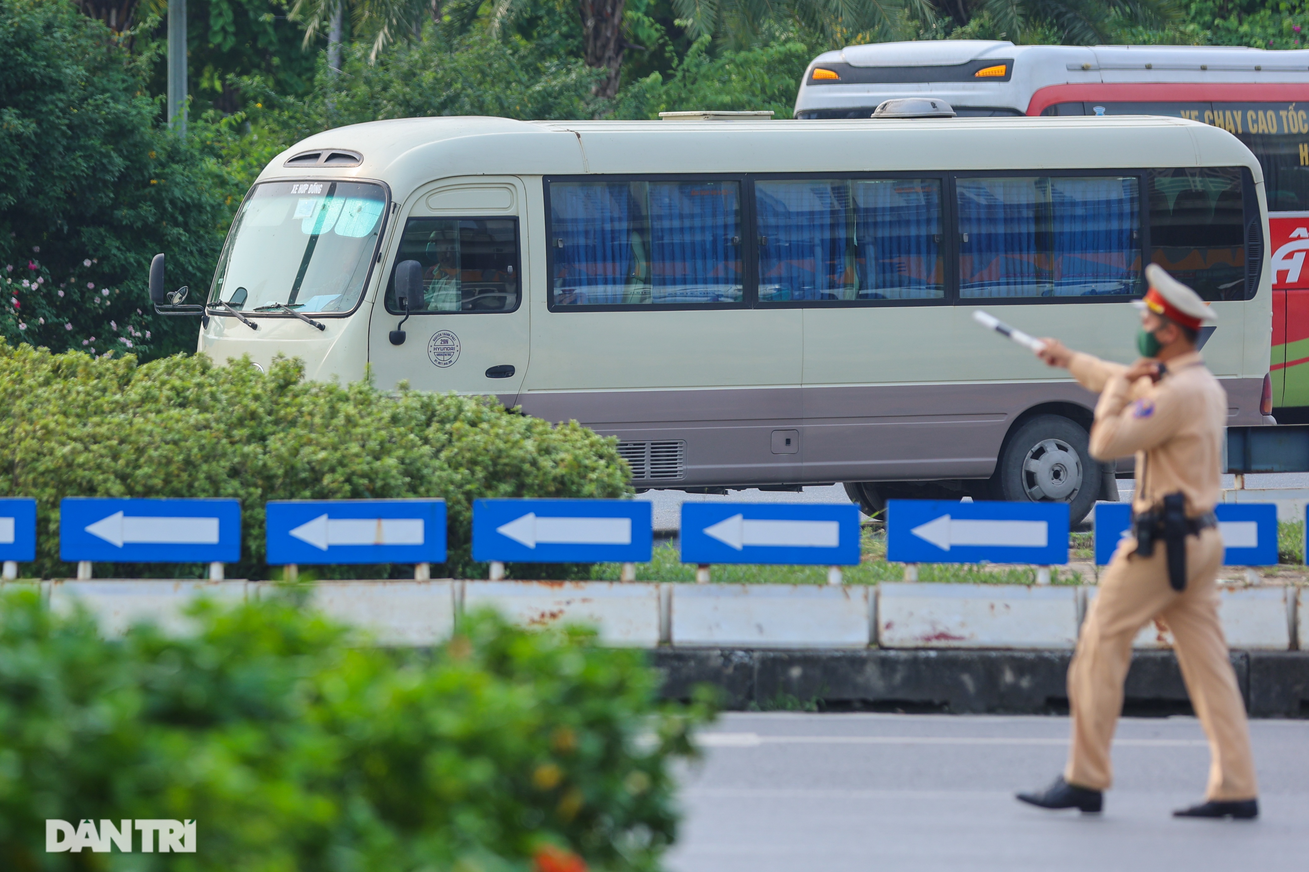 Hà Nội: Chim mồi bám CSGT và cú điện thoại mật báo tới nhà xe - 7 Hà Nội: Chim mồi bám CSGT và cú điện thoại mật báo tới nhà xe - 7
