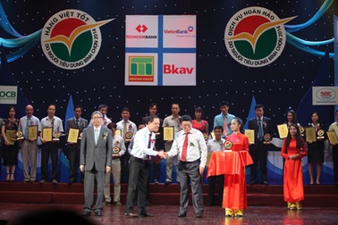 Dịch vụ thẻ và cho vay mua ôtô của Techcombank lọt top 10 "Hàng Việt tốt - Dịch vụ hoàn hảo 2014" 