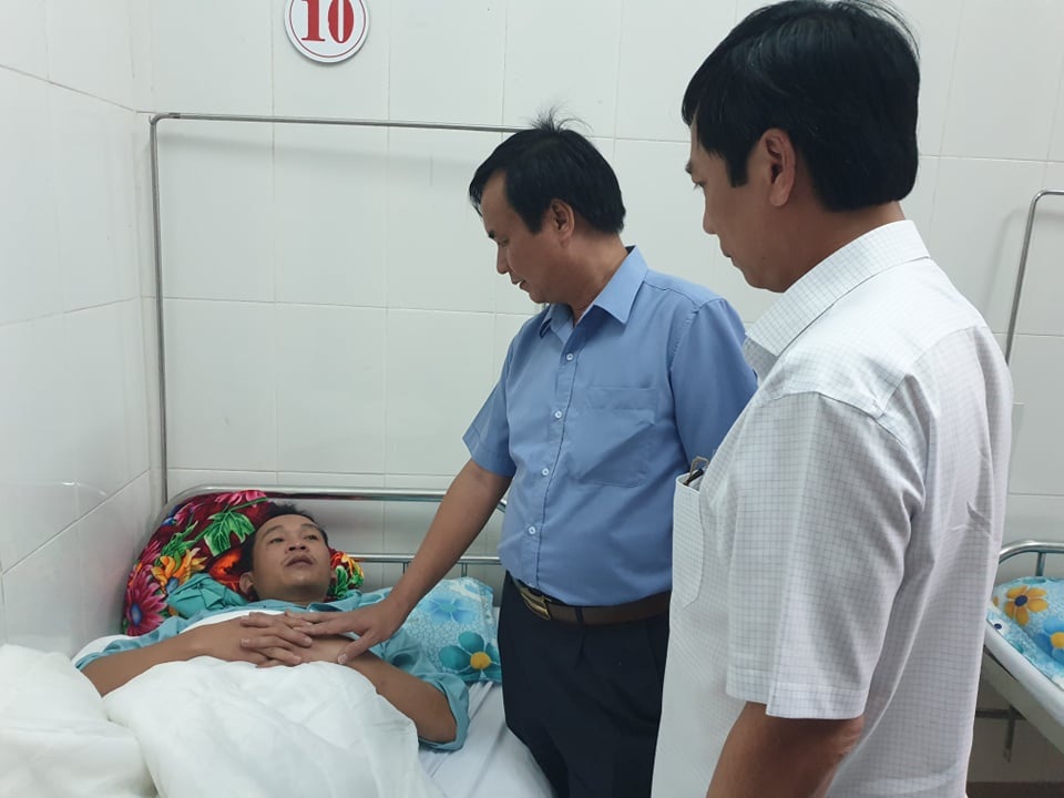 Thuyền viên thoát chết kể lại việc 3 ngày ôm mui tàu, vật lộn với sóng dữ - 1 Thuyền viên thoát chết kể lại việc 3 ngày ôm mui tàu, vật lộn với sóng dữ - 1