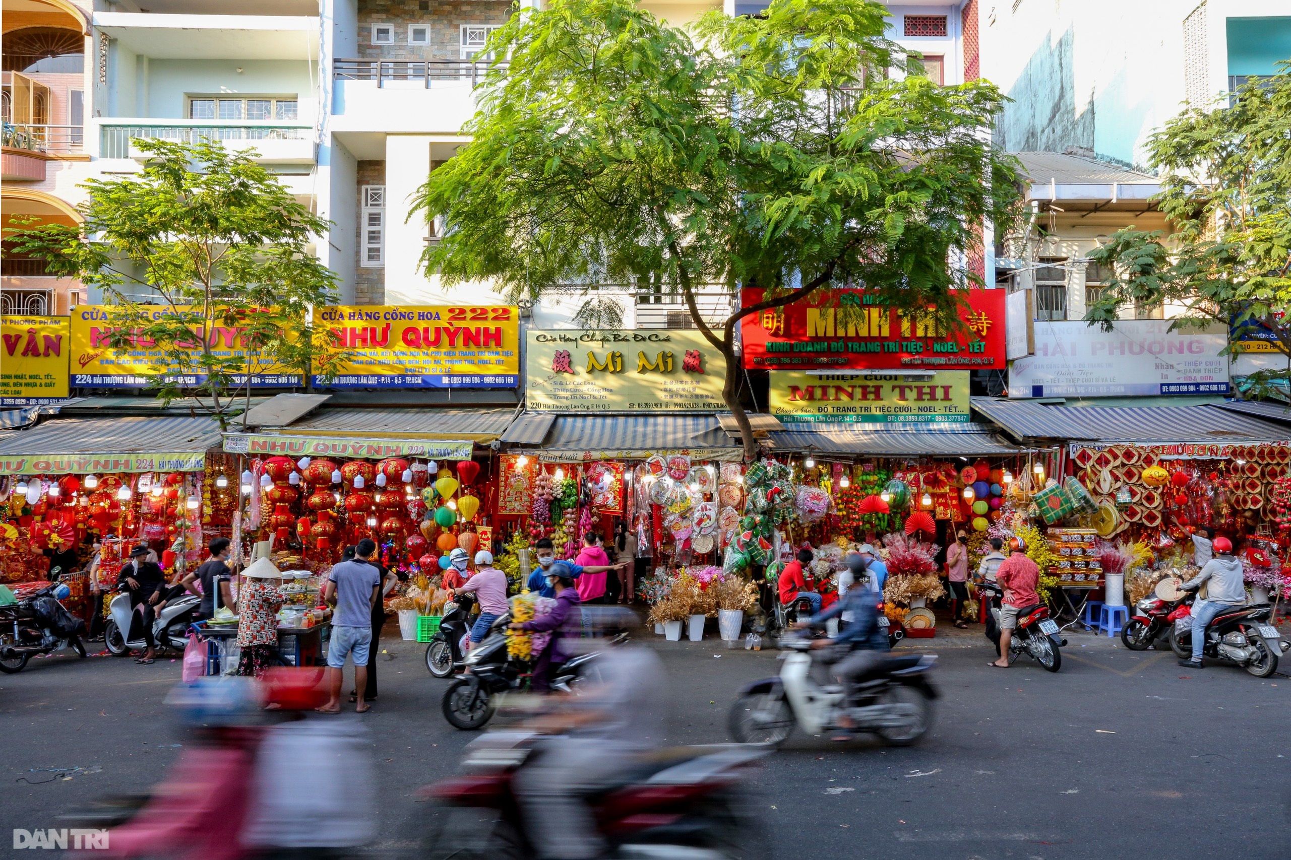 Phố bán đồ trang trí Tết lớn nhất Sài Gòn rực rỡ sắc đỏ - 1 Phố bán đồ trang trí Tết lớn nhất Sài Gòn rực rỡ sắc đỏ - 1
