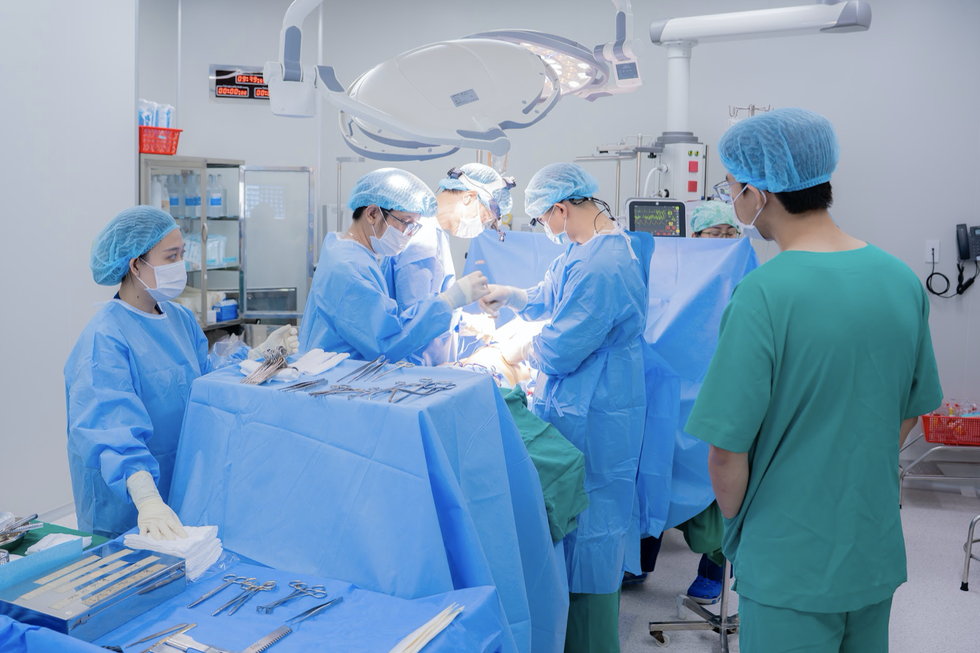 Vị bác sĩ bước ra từ chiến trường và 40 năm tận tâm với nghề y - 5