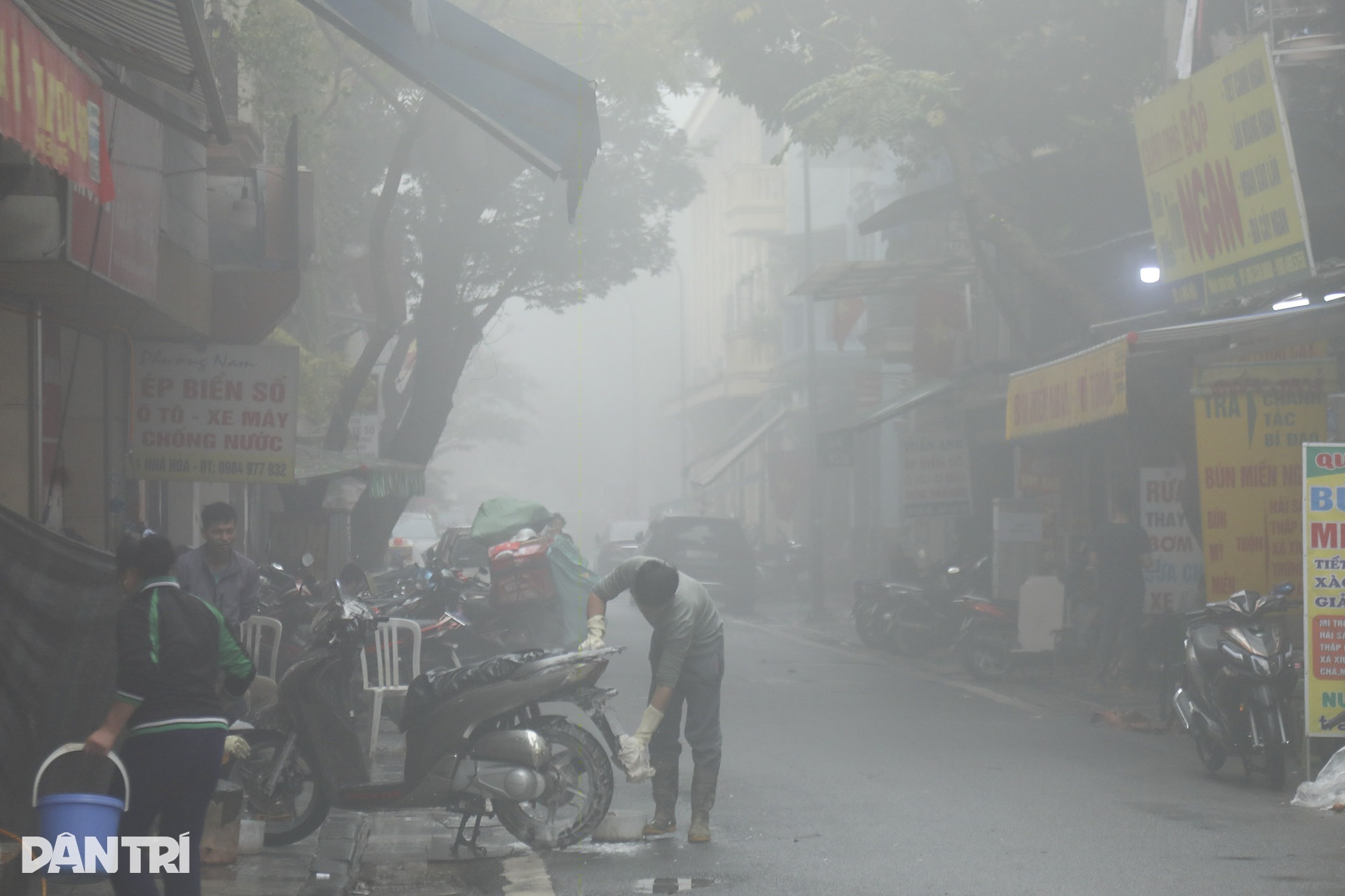 Hiện tượng thời tiết lạ, mây dày đặc bao trùm phố cổ Hà Nội - 9 Hiện tượng thời tiết lạ, mây dày đặc bao trùm phố cổ Hà Nội - 9