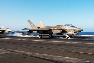 Báo Mỹ: Tiêm kích F-35 không thể tàng hình, suýt bị tên lửa Houthi bắn hạ