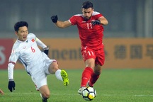 Xuân Trường kiệt sức, không đi nổi và bật khóc trên sân