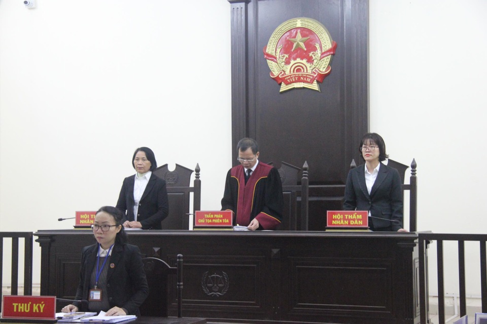 Hoãn tòa vụ cựu Thượng úy công an cùng đồng phạm “gài” ma túy vào xe ô tô - 2 Hoãn tòa vụ cựu Thượng úy công an cùng đồng phạm “gài” ma túy vào xe ô tô - 2