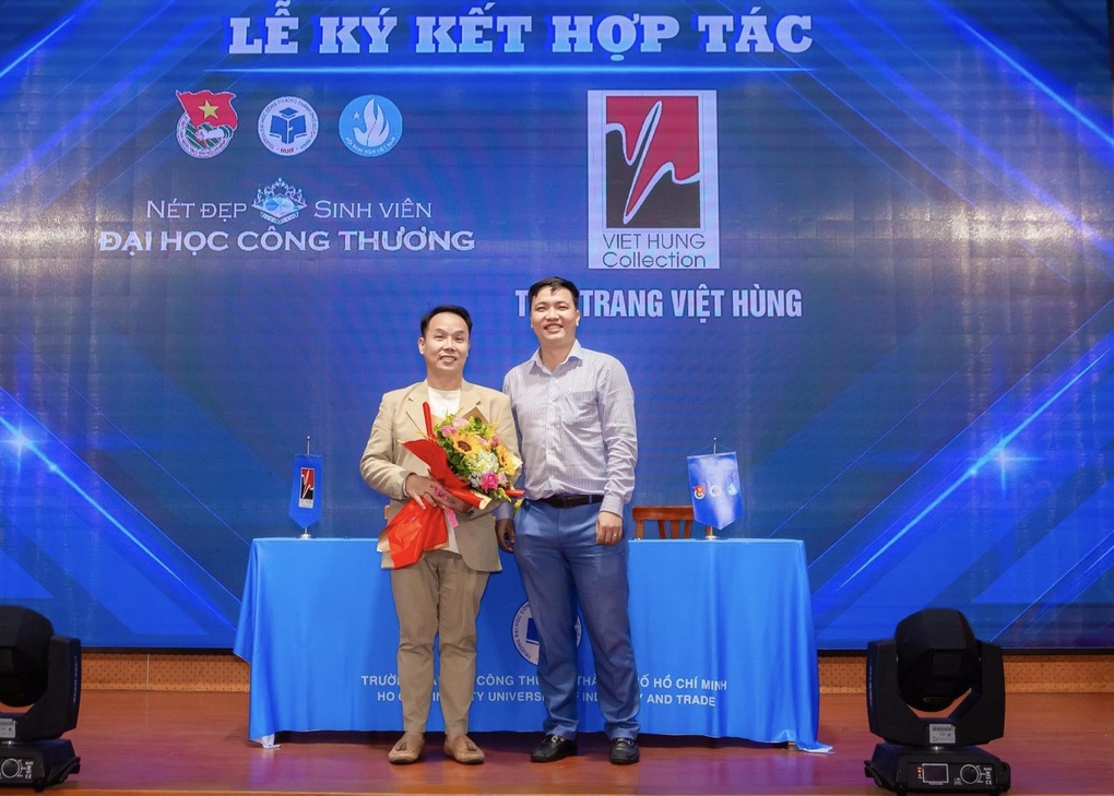 MC Quỳnh Hoa, NTK Việt Hùng làm giám khảo cuộc thi Nét đẹp sinh viên - 2 MC Quỳnh Hoa, NTK Việt Hùng làm giám khảo cuộc thi Nét đẹp sinh viên - 2