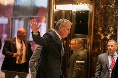 New York cắt quan hệ làm ăn với nhà Trump