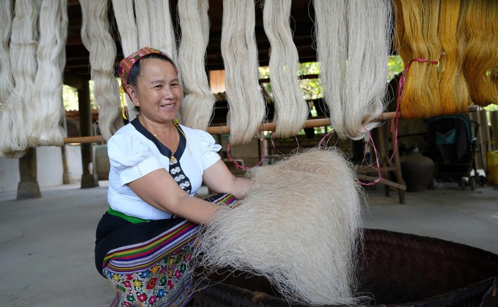 Thoát nghèo nhờ hồi sinh nghề truyền thống - 1 Thoát nghèo nhờ hồi sinh nghề truyền thống - 1