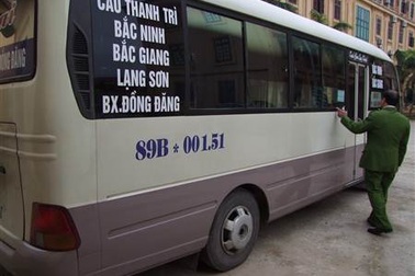 Bắt giữ hàng trăm thùng thực phẩm nhập lậu các loại