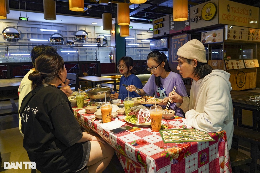 Chợ dưới lòng đất ở TPHCM đang dần lấy lại sức để hồi sinh - 5