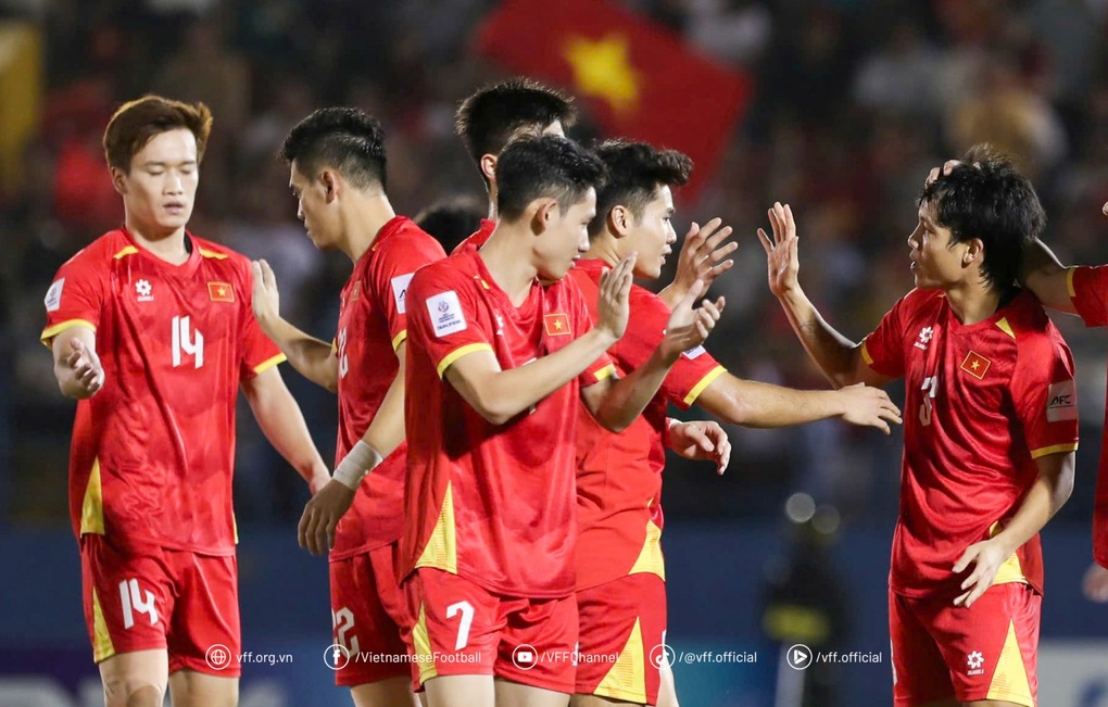 បញ្ជីឈ្មោះក្រុមជម្រើសជាតិវៀតណាម៖ Dang Van Lam ត្រឡប់មកវិញ កីឡាករ U23 ៨នាក់បន្ថែម - ១ Danh sách tuyển Việt Nam: Đặng Văn Lâm trở lại, 8 cầu thủ U23 được bổ sung - 1