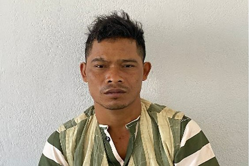 Nam thanh niên dùng gạch tấn công cán bộ lấy mẫu xét nghiệm Covid-19 - 1 Nam thanh niên dùng gạch tấn công cán bộ lấy mẫu xét nghiệm Covid-19 - 1
