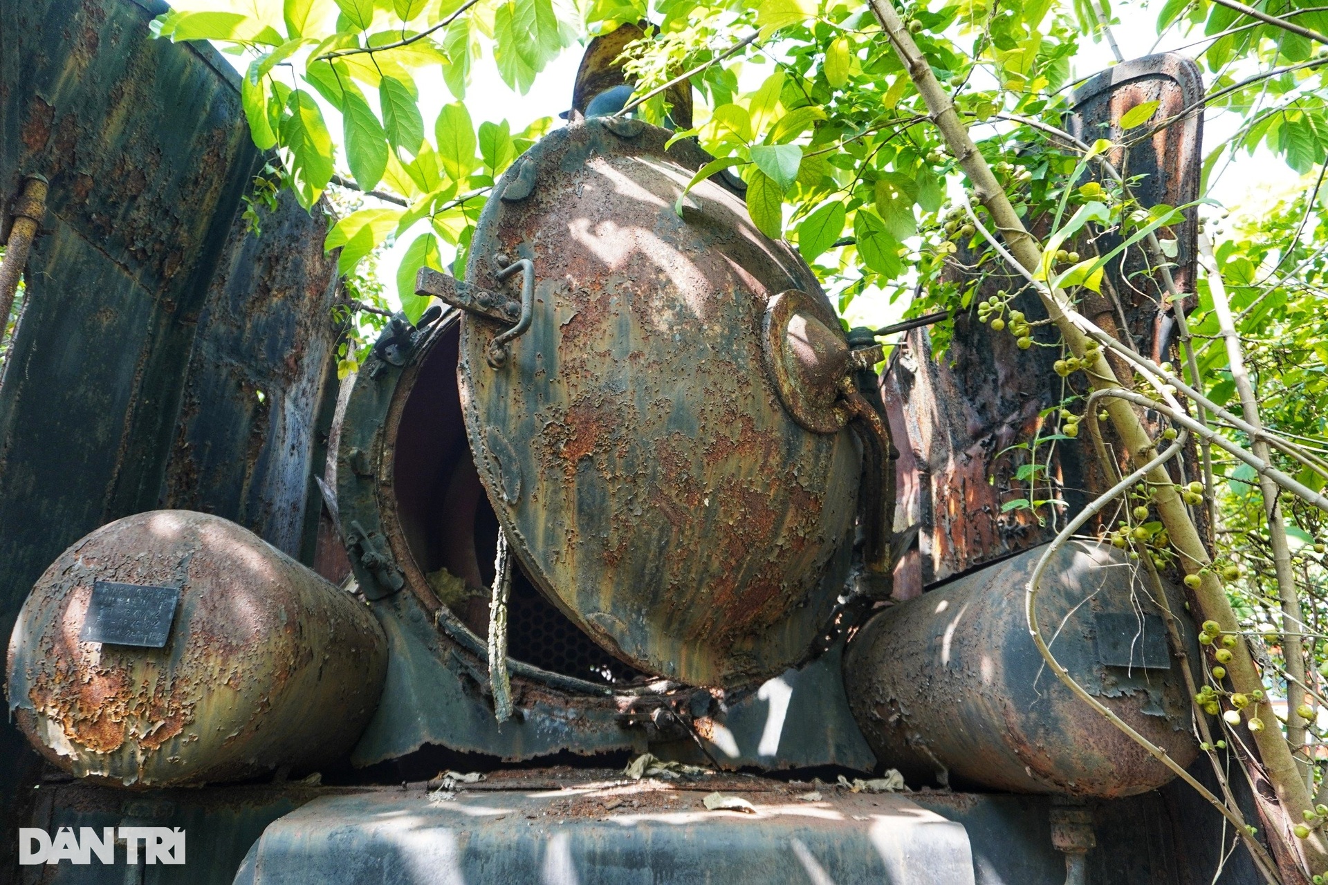 Cận cảnh chiếc tàu hỏa hơi nước bị lãng quên tại Hà Nội - 8 Cận cảnh chiếc tàu hỏa hơi nước bị lãng quên tại Hà Nội - 8