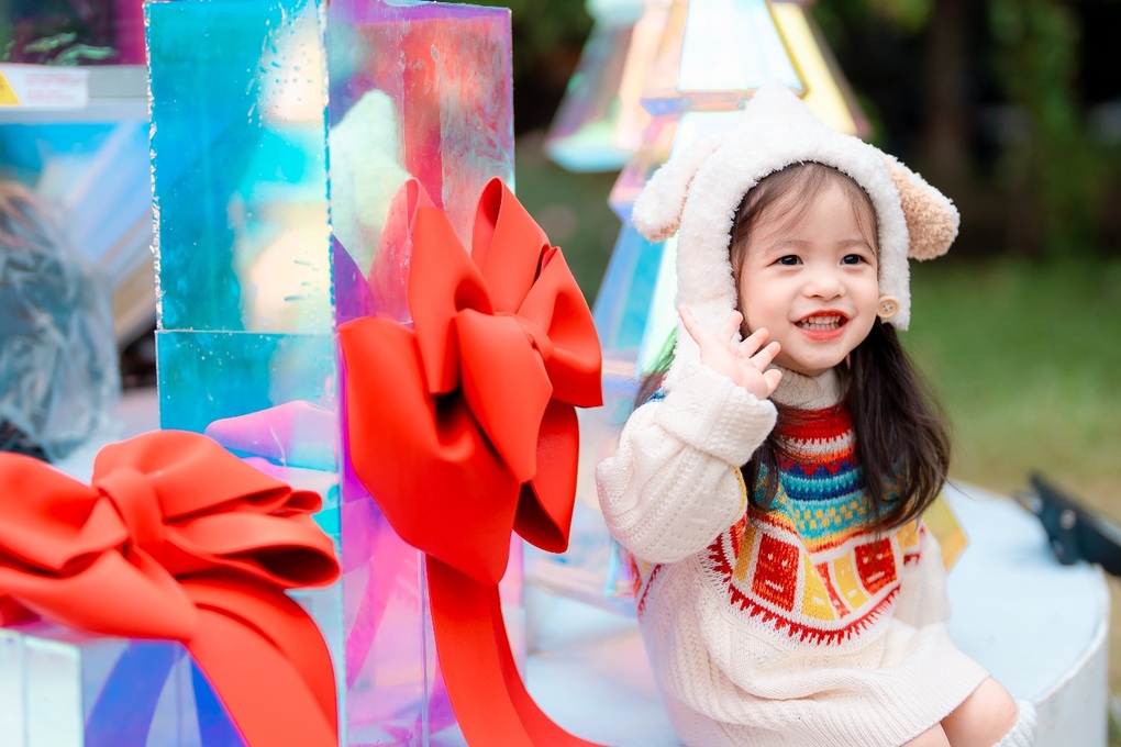 Đón Noel sớm: Cha mẹ đưa con đến Khu rừng pha lê cách hồ Hoàn Kiếm 14km - 6 Đón Noel sớm: Cha mẹ đưa con đến Khu rừng pha lê cách hồ Hoàn Kiếm 14km - 6
