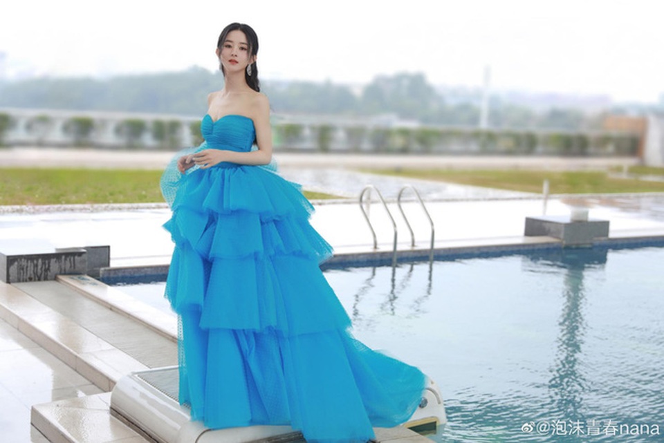 Bà mẹ một con Triệu Lệ Dĩnh hoá thân thành nàng Lọ lem xinh đẹp - 5 Bà mẹ một con Triệu Lệ Dĩnh hoá thân thành nàng Lọ lem xinh đẹp - 5