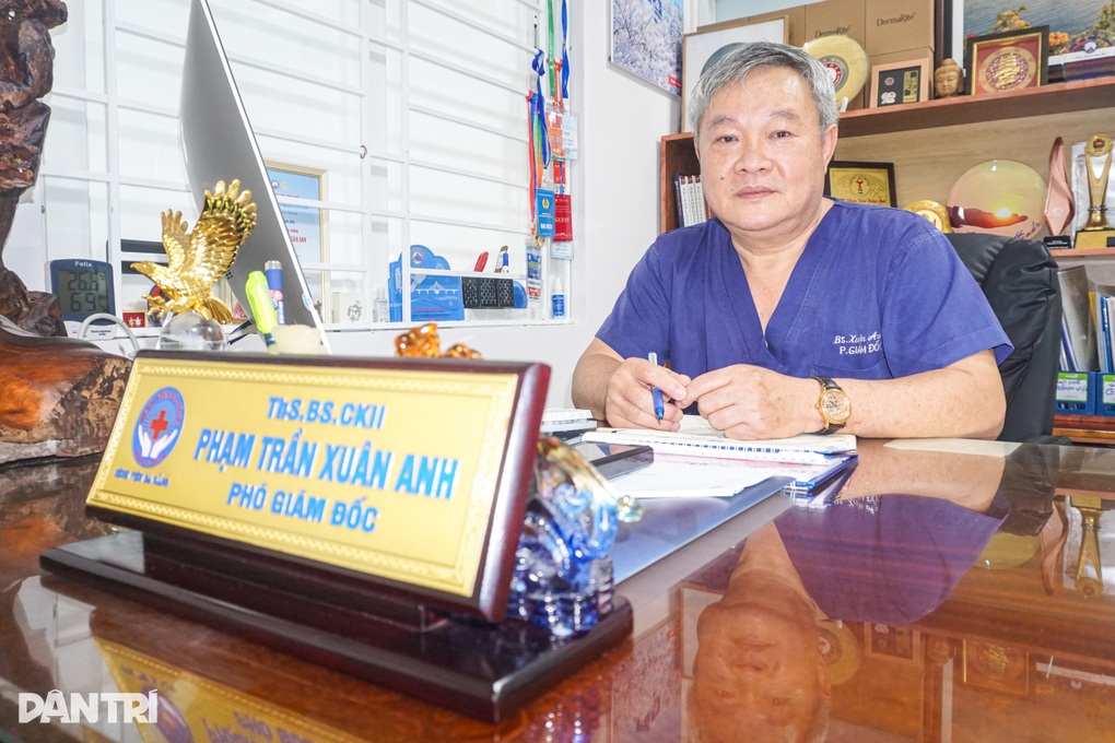 អាវពណ៌ស “Nhà nghiên cứu” áo trắng giúp bệnh nhân thoát khỏi nỗi ám ảnh cắt cụt chi - 1