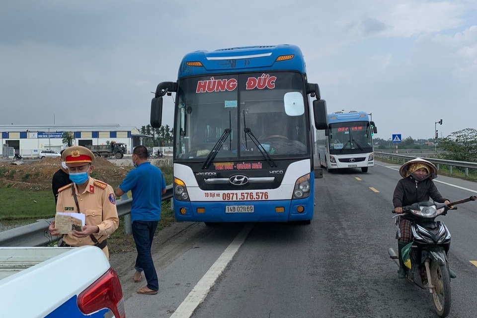 Xe đi từ vùng dịch về không còn khách, Quảng Ngãi khẩn trương xác minh - 1 Xe đi từ vùng dịch về không còn khách, Quảng Ngãi khẩn trương xác minh - 1