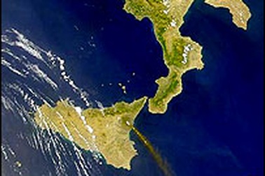 Phát hiện núi lửa lớn hơn thành Rome dưới lòng biển