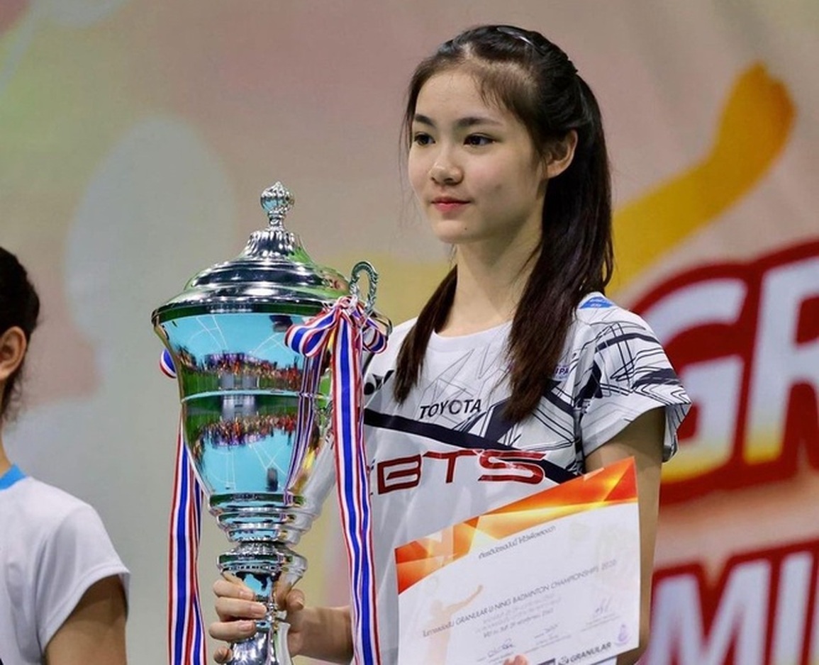 Vẻ đẹp xinh như thần tiên tỷ tỷ của ngọc nữ 15 tuổi cầu lông Thái Lan - 2 Vẻ đẹp xinh như thần tiên tỷ tỷ của ngọc nữ 15 tuổi cầu lông Thái Lan - 2