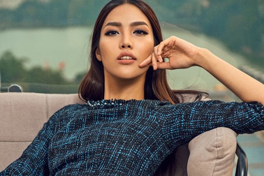 Hoa khôi Lan Khuê khoe chân thon trong tiết trời Đông Hà Nội