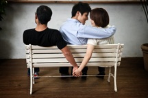 Đang có vợ, chồng mà vẫn cặp bồ, coi chừng đi tù