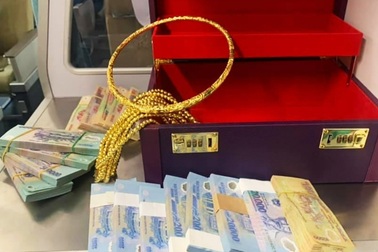 Hành khách quên 300 triệu đồng cùng nhiều vòng vàng trên máy bay