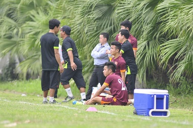 Dính “bão” chấn thương, HLV Miura lần đầu cho cầu thủ nghỉ tập