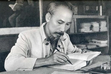 Nâng cao đạo đức cách mạng, quét sạch chủ nghĩa cá nhân