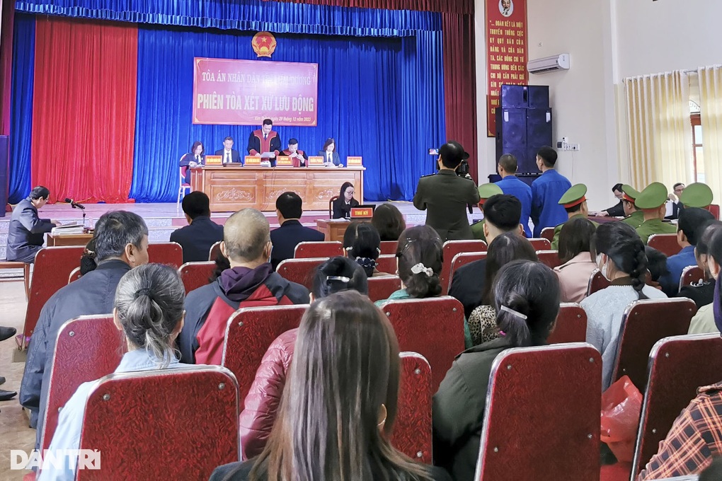 Hai tên cướp tiệm vàng ở Hải Dương lĩnh 46 năm tù - 2 Hai tên cướp tiệm vàng ở Hải Dương lĩnh 46 năm tù - 2