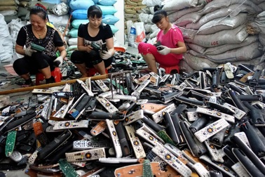 Khan hiếm chip, nhiều công ty phải mua rác thải điện tử về tái chế