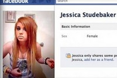 Lập trang Facebook giả để tìm cớ ly dị chồng