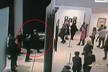 Video tranh quý ngang nhiên bị đánh cắp giữa triển lãm đông người tại Nga