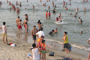 Đà Nẵng mở lối xuống biển cho dân