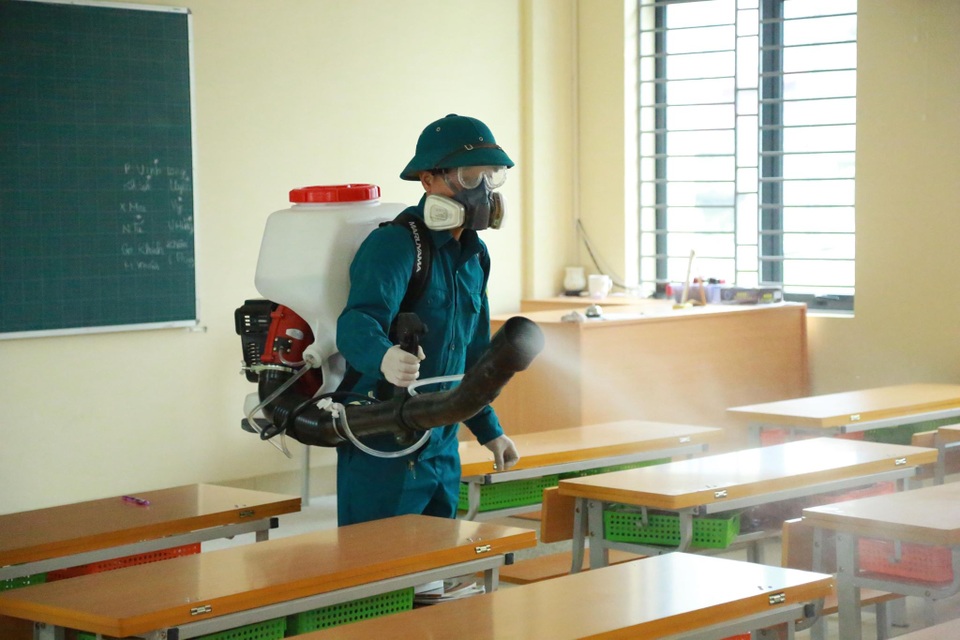 Thi tốt nghiệp THPT: Phụ huynh không tập trung đông quanh các điểm thi - 1 Thi tốt nghiệp THPT: Phụ huynh không tập trung đông quanh các điểm thi - 1