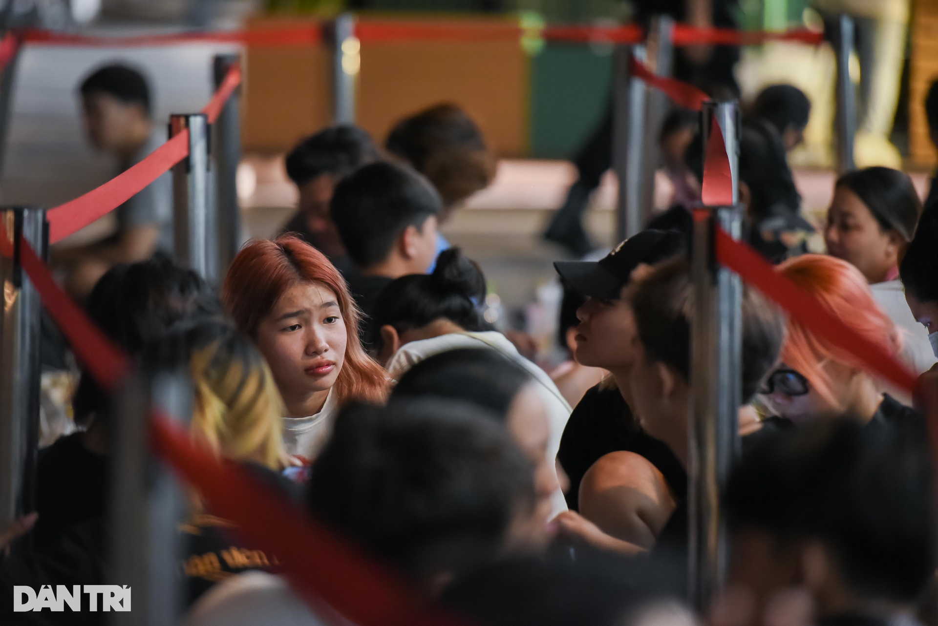 Chịu cảnh màn trời chiếu đất, ăn ngủ ở trung tâm thương mại để mua Labubu - 8 Chịu cảnh màn trời chiếu đất, ăn ngủ ở trung tâm thương mại để mua Labubu - 8