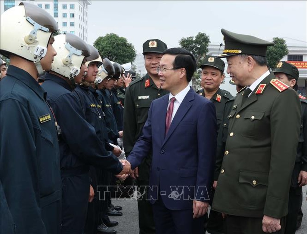 Chủ tịch nước kiểm tra công tác sẵn sàng chiến đấu tại Bộ Tư lệnh Cảnh vệ và Bộ Tư lệnh Cảnh sát Cơ động - 4