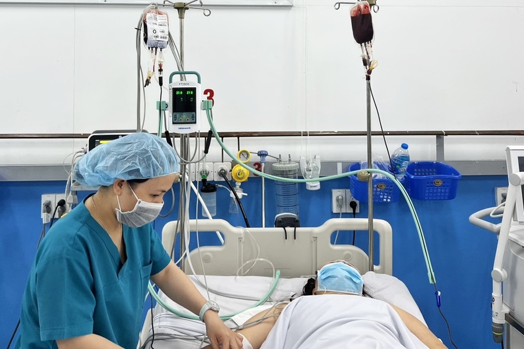 TPHCM: Một phụ nữ uống 40 viên paracetamol, lại nguy kịch vì sốt xuất huyết - 3 TPHCM: Một phụ nữ uống 40 viên paracetamol, lại nguy kịch vì sốt xuất huyết - 3