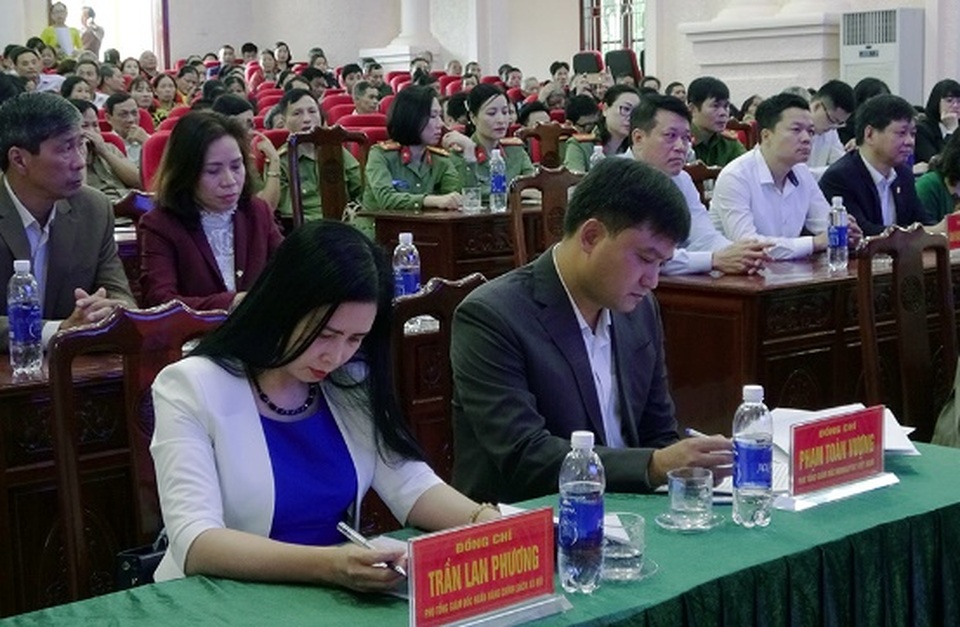 Agribank đồng hành cùng ngành ngân hàng, đấu tranh với hoạt động tín dụng đen tại khu vực nông thôn, miền núi - 2 Agribank đồng hành cùng ngành ngân hàng, đấu tranh với hoạt động tín dụng đen tại khu vực nông thôn, miền núi - 2