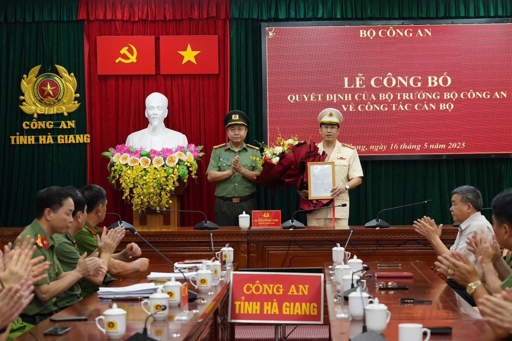 Bí thư Huyện ủy Bắc Quang làm Phó Giám đốc Công an tỉnh Hà Giang - 1 Bí thư Huyện ủy Bắc Quang làm Phó Giám đốc Công an tỉnh Hà Giang - 1