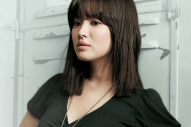 Song Hye Kyo đẹp lung linh trong mắt đồng nghiệp