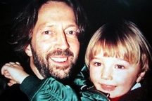 Cuộc đời bi kịch của huyền thoại âm nhạc Eric Clapton lên phim