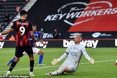 Bournemouth 4-1 Leicester City: "Bầy cáo" lỡ cơ hội đòi lại vị trí thứ 3